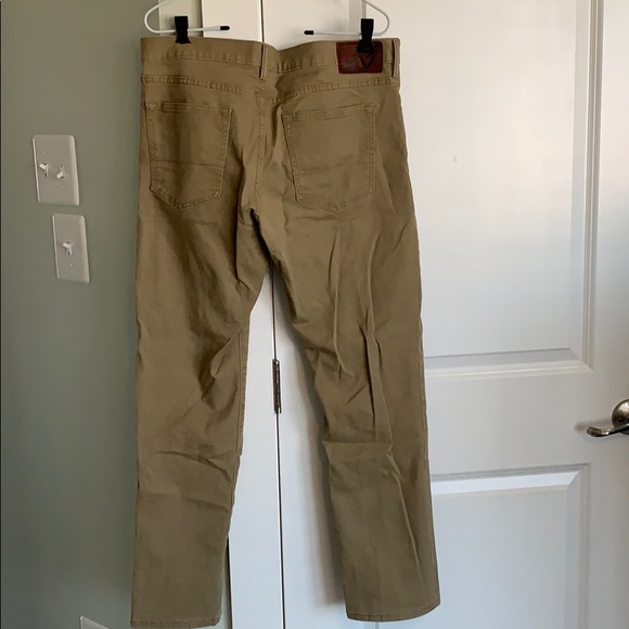 Docker’s Slim Fit Khaki’s, 33x30 - Picture 4 of 5